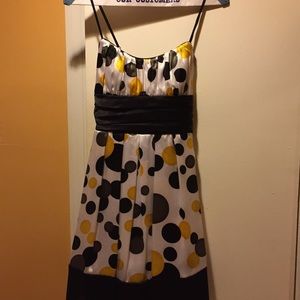 Dress with yellow black poke a dots size 2